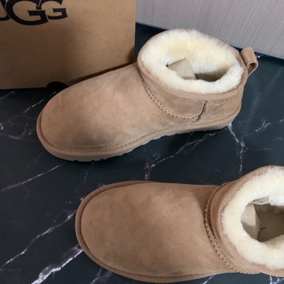 🎁UGG Women's Classic Ultra Mini Boots New in Box - Picture 2 of 4